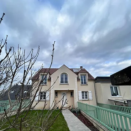 Maison Proche Paris-versailles Hotel *